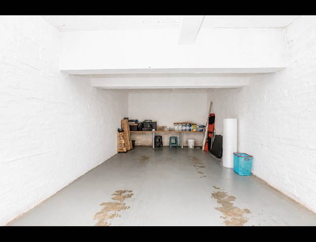 2.5 BEDROOM APARTMENT FOR SALE IN ESSENWOOD